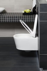 Viseći WC set SAT Brevis s ugradbenim vodokotlićem, crnim mat tipkalom i sjedalom soft Close.