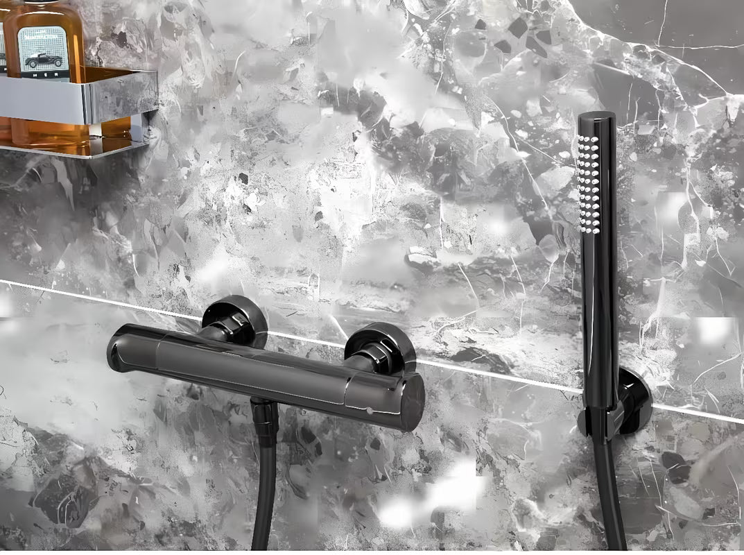 Termostatická nástěnná sprchová baterie SAT Dark v povrchové úpravě PVD gun metal bez sprchového setu.