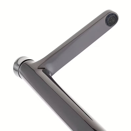 Vysoká umyvadlová baterie SAT Dark v povrchové úpravě PVD Gun Metal s pákovým ovládáním bez výpusti.