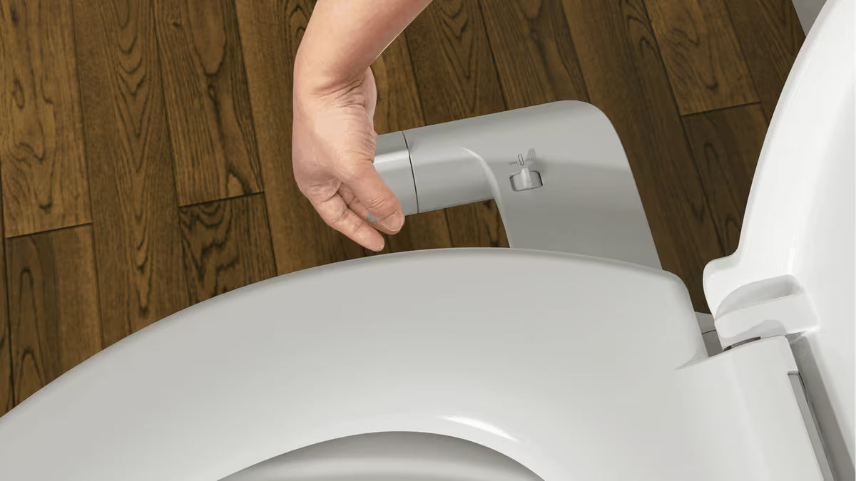 Bílé bidetovací podsedátko SAT Easybidet pro instalaci pod WC sedátko bez připojení k elektřině.