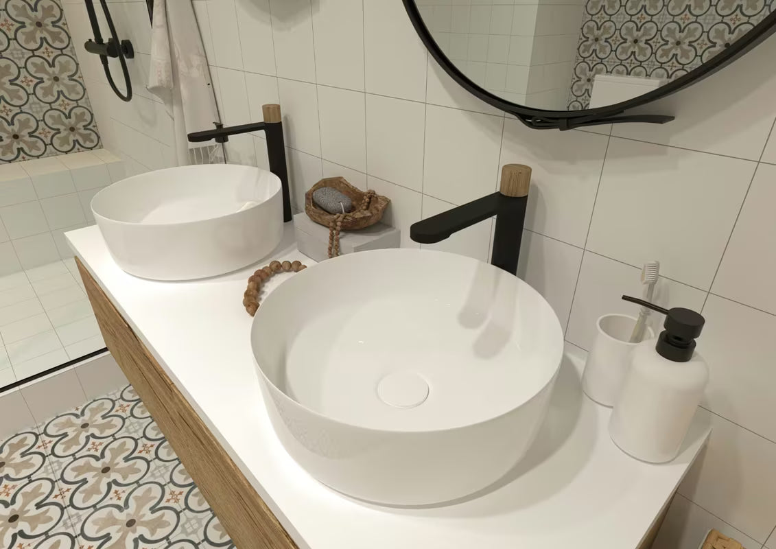 Bílý dávkovač mýdla SAT Feel s moderním designem do koupelny