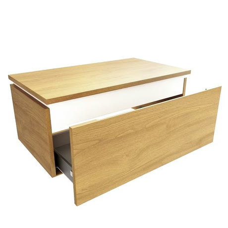 Závěsná koupelnová skříňka SAT Feel s krycí deskou slim v dekoru medový dub a matným povrchem.
