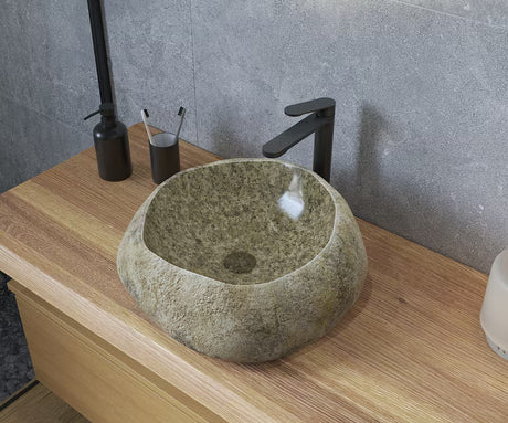 Vysoká umyvadlová baterie SAT Fusion v matné černé barvě bez výpusti.