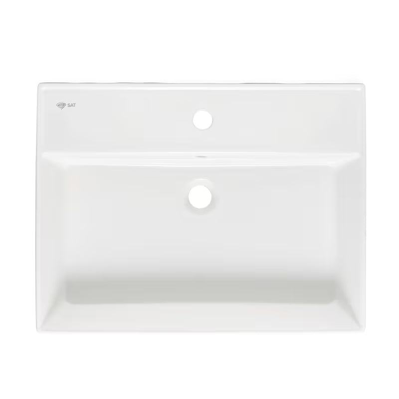 Bílé keramické závěsné umyvadlo SAT Infinitio 60,5x46,5 cm s přepadem a otvorem pro baterii uprostřed.
