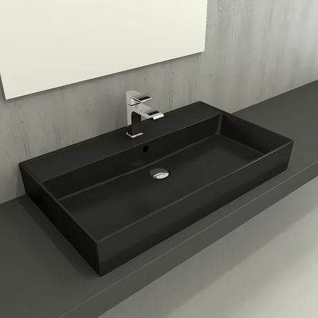 Keramické umyvadlo SAT Infinitio 80,5x46,5 cm v černé matné barvě s přepadem a hranatým tvarem.
