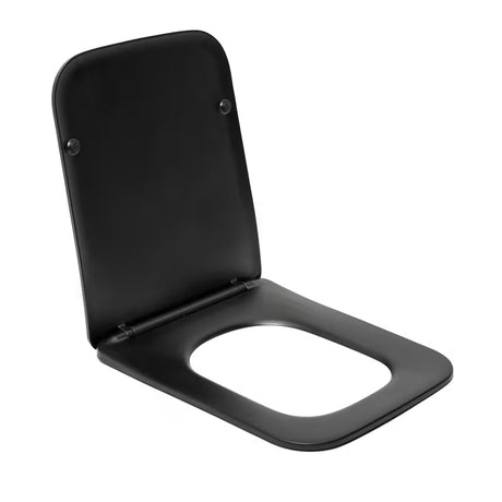 Černé WC sedátko SAT Infinitio v hranatém designu s funkcemi SoftClose a EasyLock.