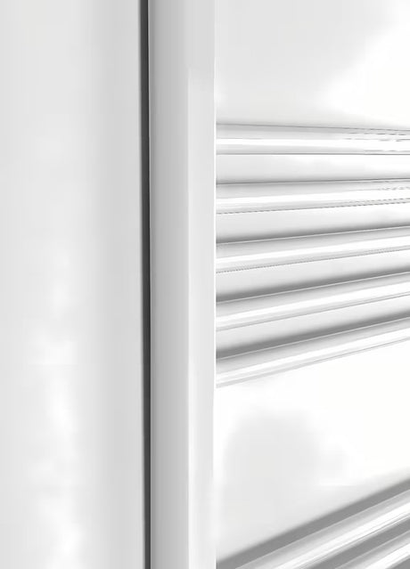 Bílý kombinovaný radiátor SAT KD 180x60 cm s krajovým připojením na rozteč.