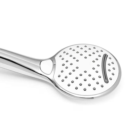Bílá a chromová ruční sprchová hlavice SAT s třemi režimy proudu a průměrem 12 cm.