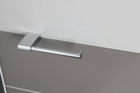 Chromový držák toaletního papíru SAT Project s hranatým designem pro montáž na stěnu.