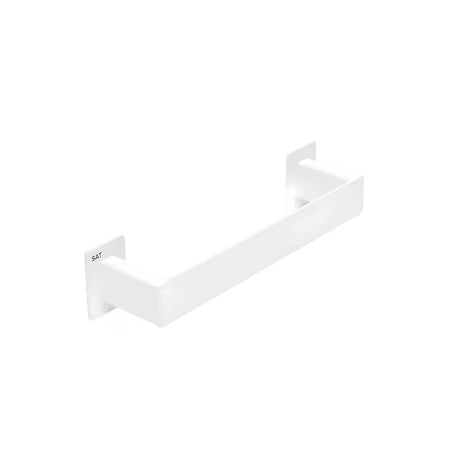 Bílý držák ručníků SAT pro montáž lepením bez vrtání do koupelny i kuchyně.