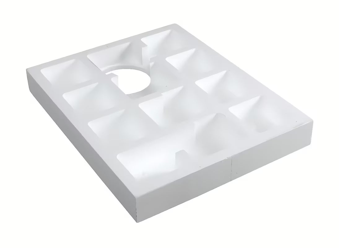 Bílý polystyrenový nosič SAT pro sprchovou vaničku z odolného HDPS pro stabilní a rychlou montáž.