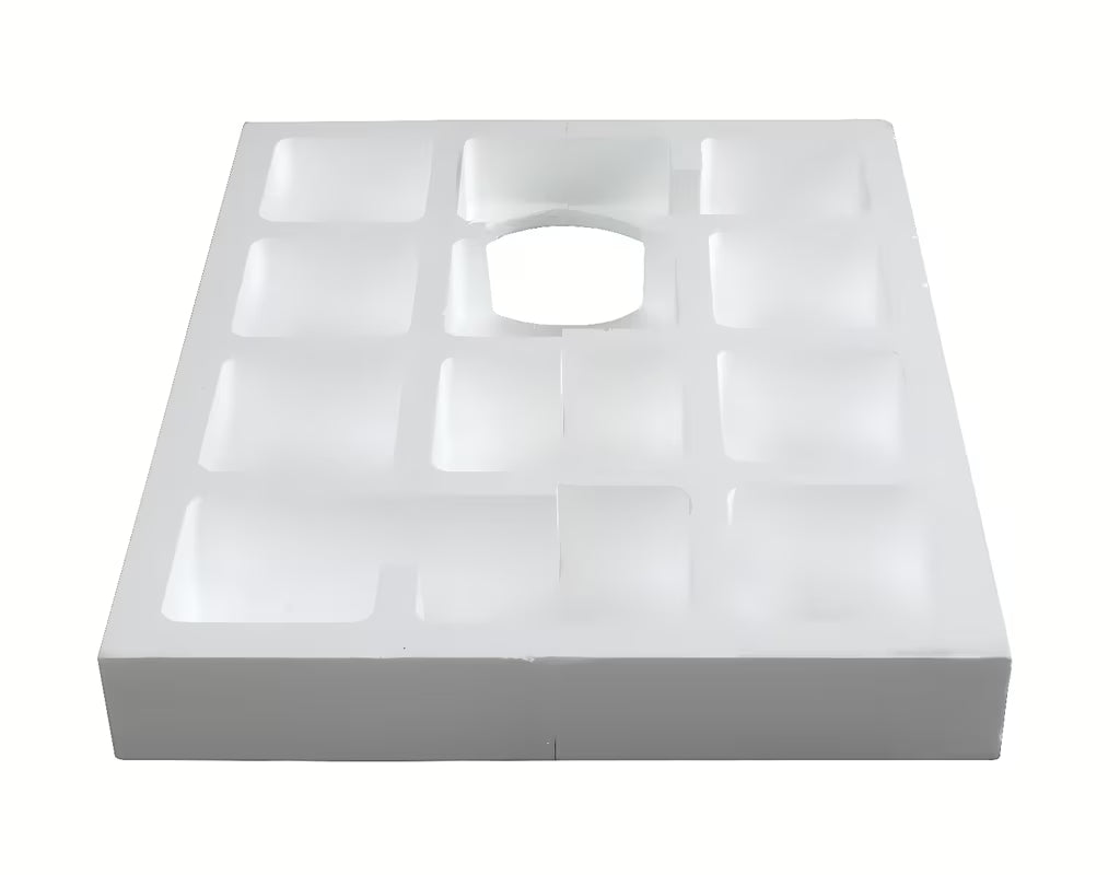 Bílý polystyrenový nosič SAT pro sprchovou vaničku z odolného HDPS pro stabilní a rychlou montáž.