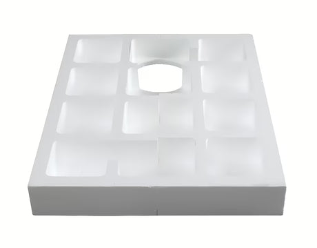 Bílý polystyrenový nosič SAT pro sprchovou vaničku z odolného HDPS pro stabilní a rychlou montáž.