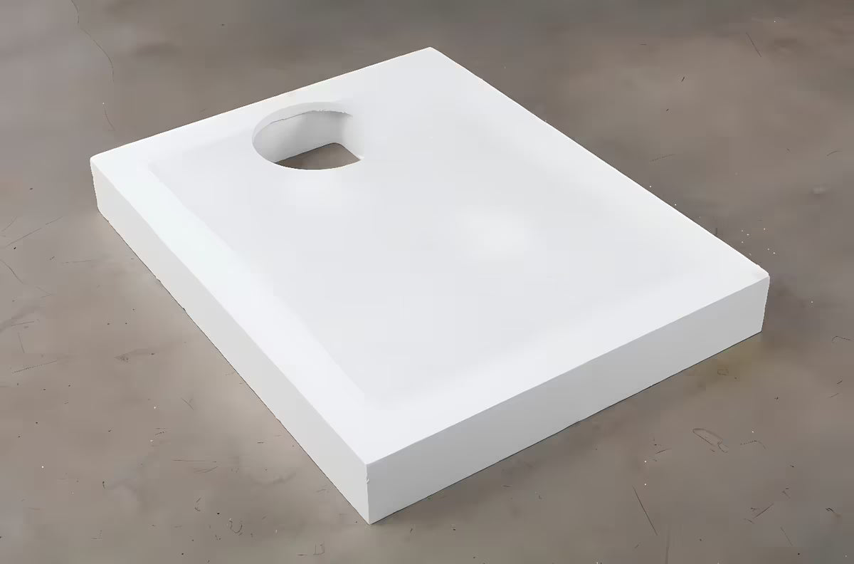 Bílý polystyrenový nosič SAT pro sprchovou vaničku z odolného HDPS pro stabilní a rychlou montáž.