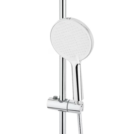 Sprchový systém SAT Chrome s termostatickou baterií, hlavovou sprchou 25 cm a ruční sprchou se třemi proudy.