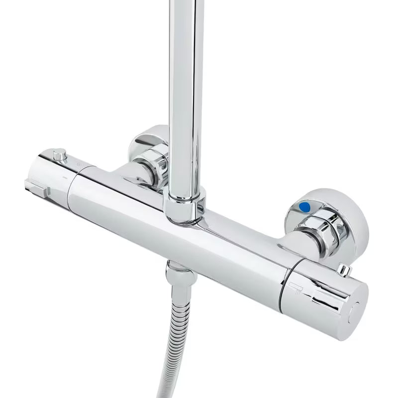 Sprchový systém SAT Chrome s termostatickou baterií, hlavovou sprchou 25 cm a ruční sprchou se třemi proudy.