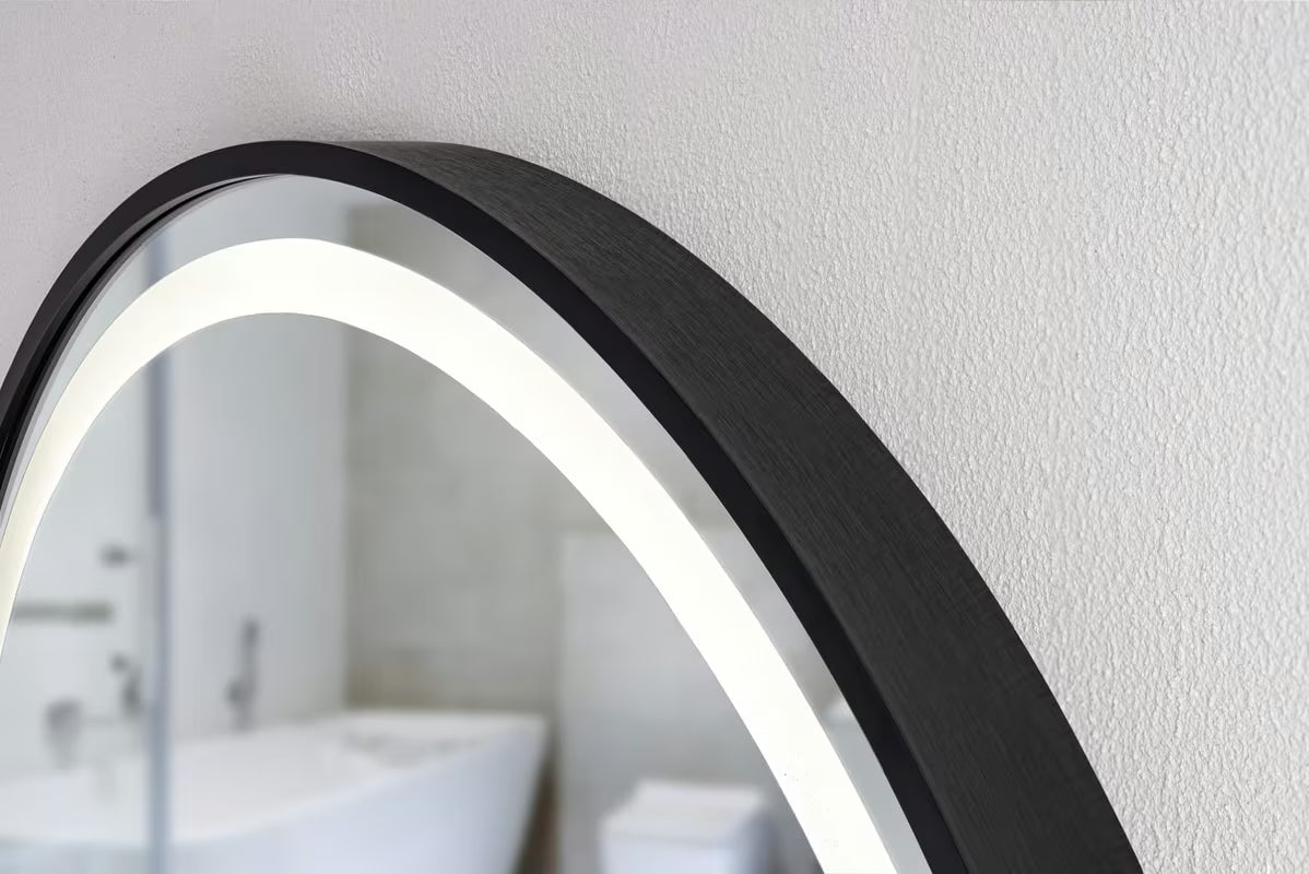 Kulaté koupelnové zrcadlo SAT s LED osvětlením a senzorem, průměr 70 cm, černé provedení.