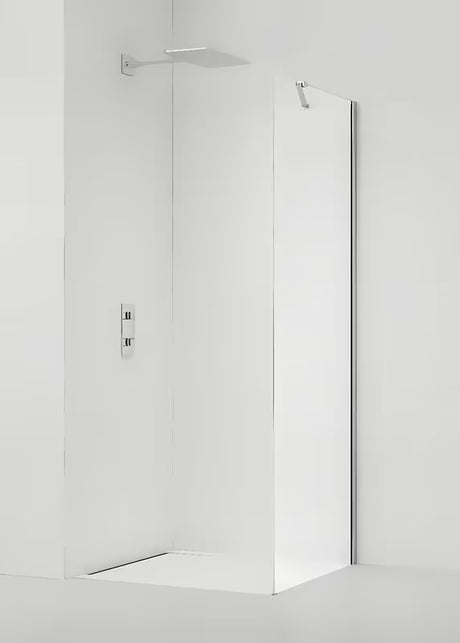 Pevná boční zástěna ke sprchovým dveřím 90 cm s čirým sklem a profily v lesklém chromu.