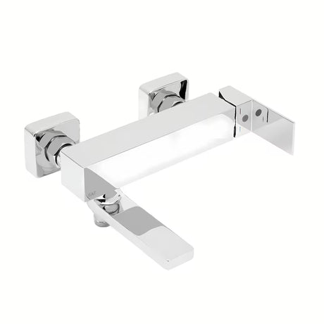 Chromová páková nástěnná vanová baterie SAT Vision s hranatým designem a ukrytým přepínačem na sprchu.