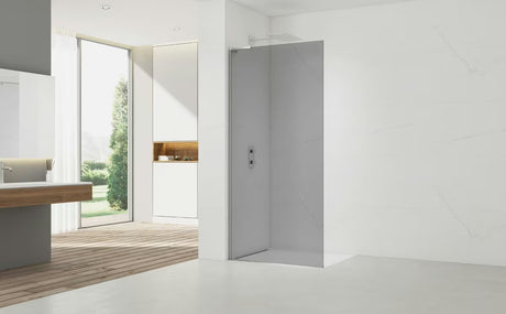 Pevná sprchová zástěna Walk-In 110x200 cm v chromu s kouřovým sklem a úpravou Easy Clean.