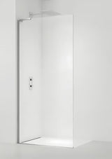 SAT Walk-in tuš stena Walk-In 110 cm v krom izvedbi s prozornim steklom in brezokvirno zasnovo.