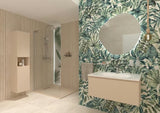 SAT Walk-in tuš stena Walk-In 110 cm v krom izvedbi s prozornim steklom in brezokvirno zasnovo.