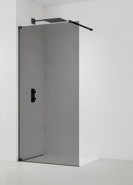 SAT Walk-in sprchová zástěna Walk-In 120 cm v černém provedení s neprůhledným kouřovým sklem.