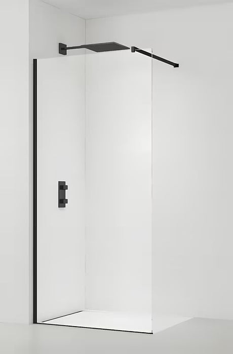 Černá walk-in sprchová zástěna SAT Walk-in 150 cm s čirým bezpečnostním sklem a bezrámovým provedením.