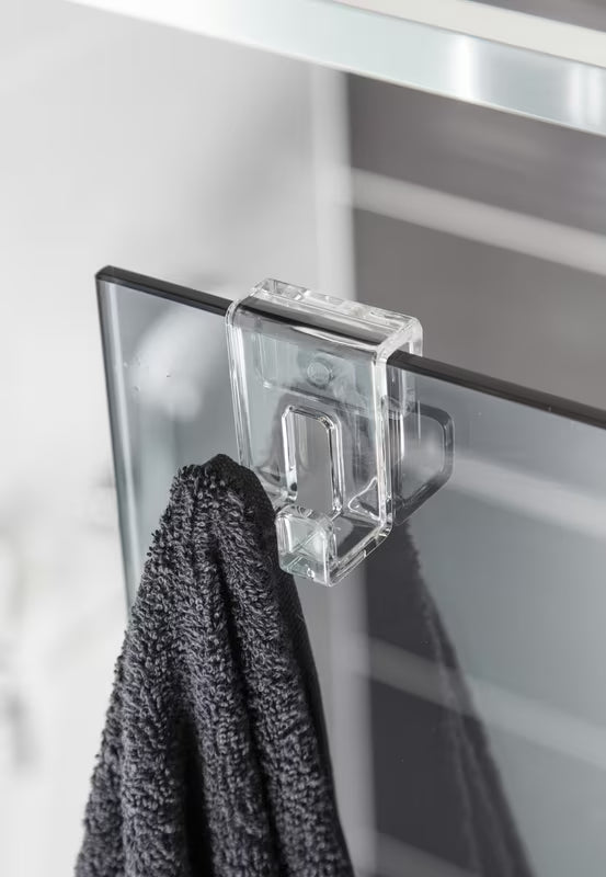 Transparentní háček SAT Walk-In pro zavěšení na skleněnou hranu sprchové zástěny bez vrtání.