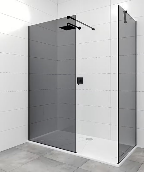 Černé upevňovací rameno SAT Walk-in s klouby pro stabilní uchycení walk-in skla