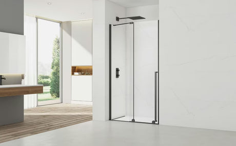 Sprchové dveře walk-in SAT Walk-In Xmotion 140 cm v černém provedení s čirým sklem a posuvným systémem.