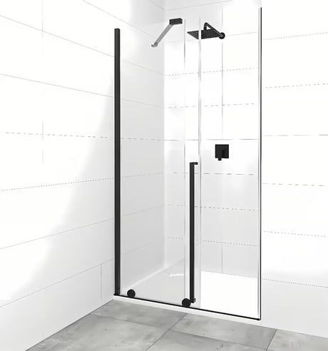 Sprchové dveře walk-in SAT Walk-In Xmotion 140 cm v černém provedení s čirým sklem a posuvným systémem.