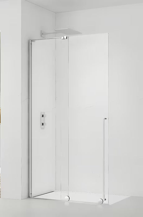 Sprchová zástěna SAT Walk-In Xmotion Walk-In 140 cm v lesklém chromu s čirým sklem a posuvným systémem.