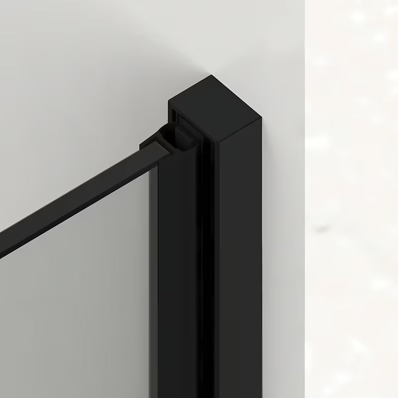 Sprchové dveře do niky SAT Xmotion 140 cm v černé barvě s čirým sklem a posuvným otevíráním.