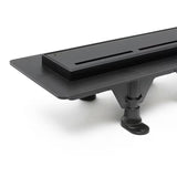 Sprchový žlab SAT 70 cm v černé matné barvě s nerezovým roštem pro moderní koupelnu.