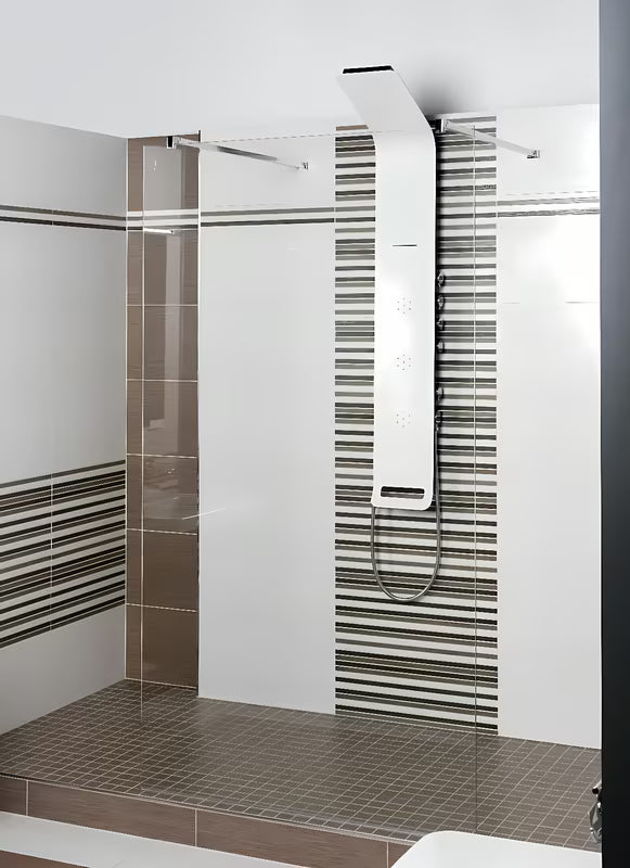 Bílý sprchový panel SIKO Alushower se 4 funkcemi včetně hlavové a ruční sprchy, vodopádu a masážních trysek.