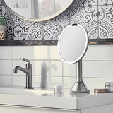 Kosmetické zrcátko Simplehuman Dual Touch v kartáčované nerezové oceli s Tru-lux LED osvětlením a zvětšením 5x.