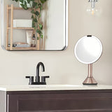 Kosmetické zrcátko Simplehuman Dual Touch v barvě rose gold s Tru-lux LED osvětlením a dotykovým ovládáním jasu.