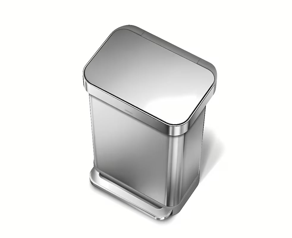 Pedálový odpadkový koš Simplehuman 45 l z kartáčované nerez oceli s tichým zavíráním víka.