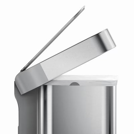 Pedálový odpadkový koš Simplehuman 45 l z kartáčované nerez oceli s tichým zavíráním víka.