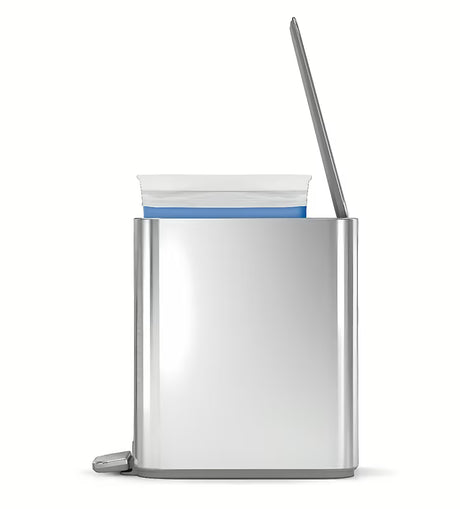 Úzký pedálový odpadkový koš Simplehuman z nerezu s objemem 5 litrů vhodný do koupelny a na WC.