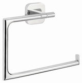 Chromovaný samolepicí držák ručníků Tesa Elegaant pro montáž bez vrtání v koupelně.