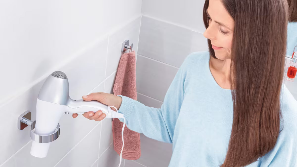 Chromový nástěnný držák fénu Tesa Elegaant s montáží bez vrtání Power.Kit