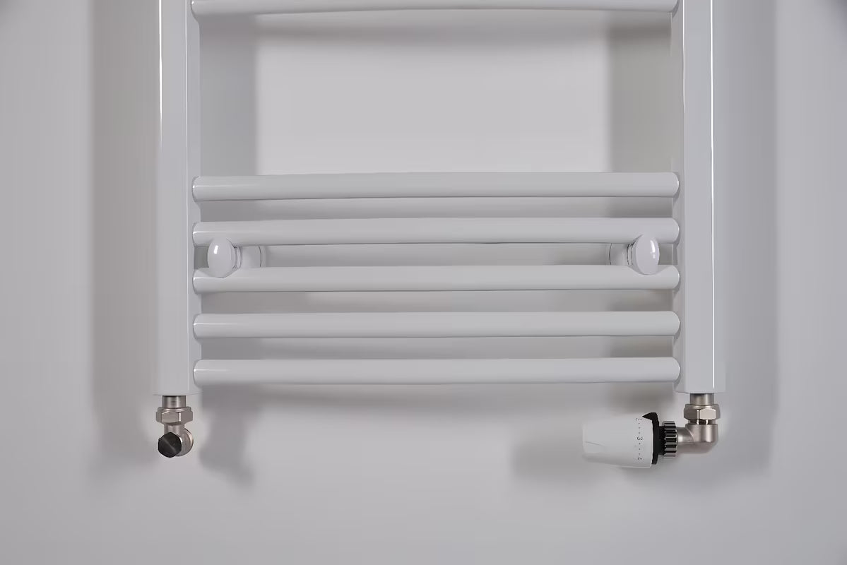 Bílý kombinovaný trubkový radiátor Thermal Trend KDO 132x75 cm pro koupelnu nebo chodbu.