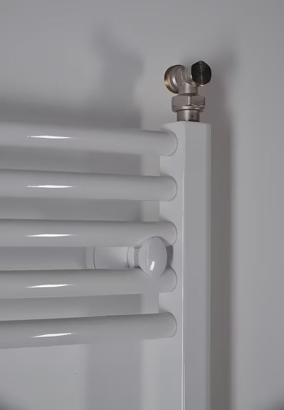 Bílý kombinovaný trubkový radiátor Thermal Trend KDO 132x75 cm pro koupelnu nebo chodbu.