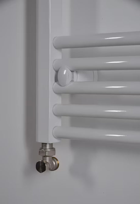 Bílý kombinovaný trubkový radiátor Thermal Trend KDO o rozměru 75x185 cm vhodný do koupelny.