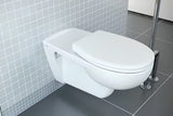 Bílé závěsné WC Vitra s bezokrajovým splachováním pro snadnou údržbu