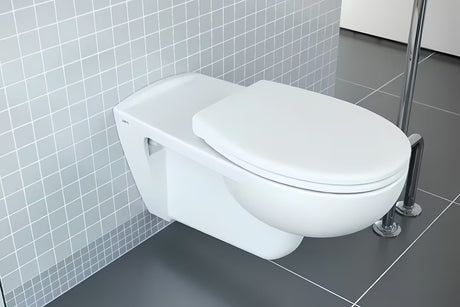Bílé závěsné WC Vitra s bezokrajovým splachováním pro snadnou údržbu