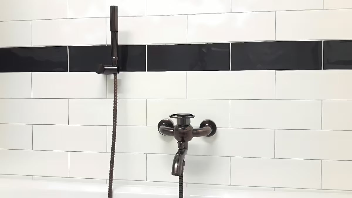 WF Industrial páková nástěnná vanová baterie se sprchovým setem v povrchu olejem gumovaný bronz dark-metal.