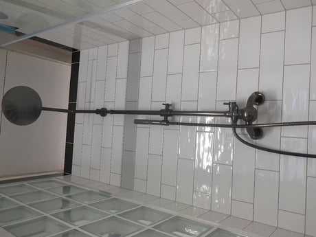 Sprchový systém WF Industrial v povrchové úpravě olejem gumovaný bronz s hlavovou sprchou 20 cm